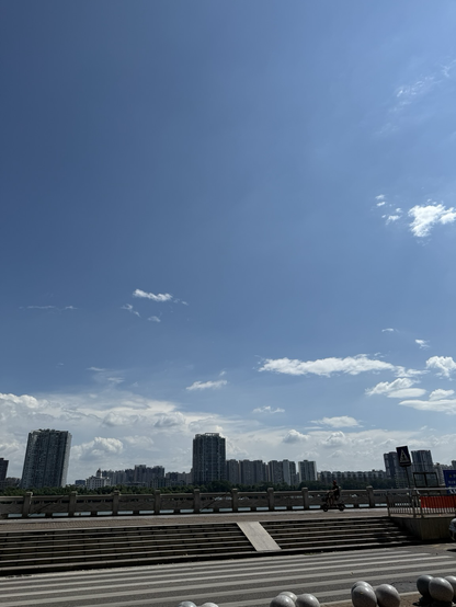 北江 抬头望天